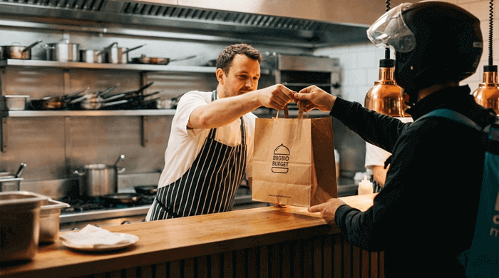 Doğallığın ve Sürdürülebilirliğin Simgesi: Kraft Kağıt Saplı Çantalar